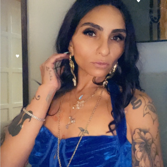 Meet your Posher, Nina The Original Business Vixen and Mastermind! - Picture 5 of 11